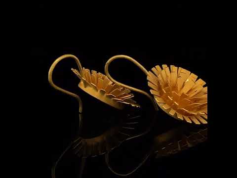 Video of Sophia Epp's Contemporary Silver 22k Gold Plate Bürste Drop Statement Earrings. Available on DESIGNYARD.com and in our Jewellery Shop Dublin, Ireland. Free Worldwide Shipping with DHL.