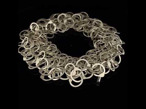 Video of Erik Urbschat's Sterling Silver Queue Endlos Bracelet. Available on DESIGNYARD.com and in our Jewelry Store Dublin, Ireland.