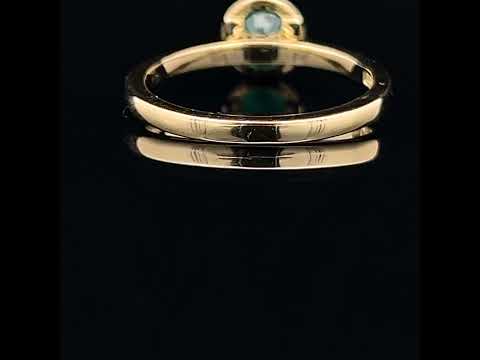 Video of Ronan Campbell's 18k Yellow Gold Mēdēəm Bezəl Round Emerald Engagement Ring. Available on DESIGNYARD.com and in our Jewellery Shop Dublin, Ireland. Free Worldwide Shipping with DHL.