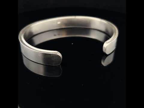 Video of Sam Lafford's Sterling Silver Heavy Cuff Contemporary Men's Bangle. Available on DESIGNYARD.com and in our Jewellery Shop Dublin, Ireland. Free Worldwide Shipping with DHL.