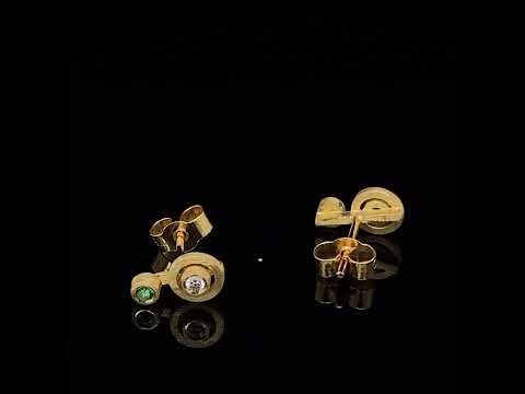 Video of Shimell & Madden's Contemporary 18k Yellow Gold Emerald Nova Mini Studs. Available on DESIGNYARD.com and in our Jewellery Shop Dublin, Ireland. Free Worldwide Shipping with DHL.