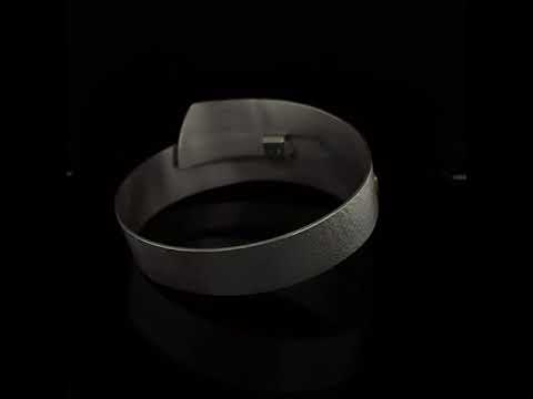 Video of Manu's Contemporary Sterling Silver 22k Yellow Gold Bi-Metal Statement Bracelet. Available on DESIGNYARD.com and in our Jewellery Shop Dublin, Ireland. Free Worldwide Shipping with DHL.