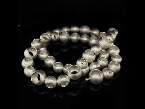 Video of Erik Urbschat's Contemporary Sterling Silver Lupo Necklace. Available on DESIGNYARD.com and in our Jewellery Shop Dublin, Ireland.