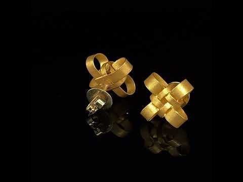 Video of Sophia Epp's Contemporary 22k Yellow Gold Small Knot Stud Statement Earrings. Available on DESIGNYARD.com and in our Jewellery Shop Dublin, Ireland. Free Worldwide Shipping with DHL.