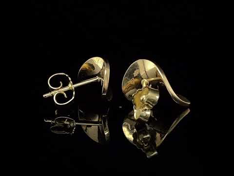 Video of Cardillac's Contemporary 14k Yellow Gold Curve Earrings. Available on DESIGNYARD.com and in our Jewellery Shop Dublin, Ireland. Free Worldwide Shipping with DHL.