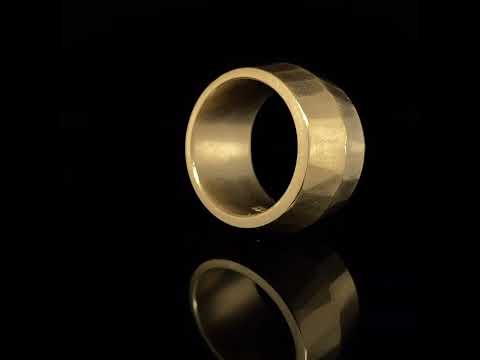 Video of Erik Urbschat's Contemporary 18k Yellow Gold Ridge Statement Ring. Available on DESIGNYARD.com and in our Jewellery Shop Dublin, Ireland.