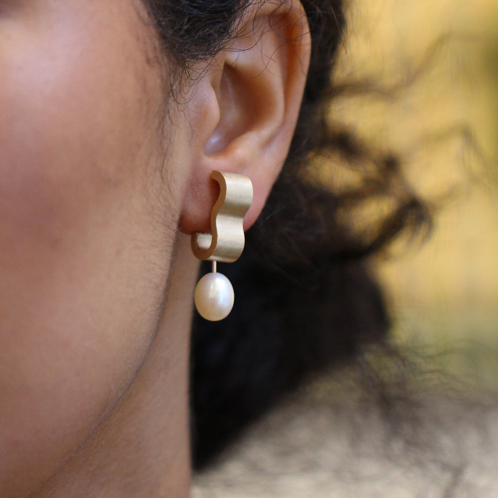 Cardillac - 14k Yellow Gold Girl With A Pearl statement Earring II - DESIGNYARD contemporary jewellery Dublin Ireland.