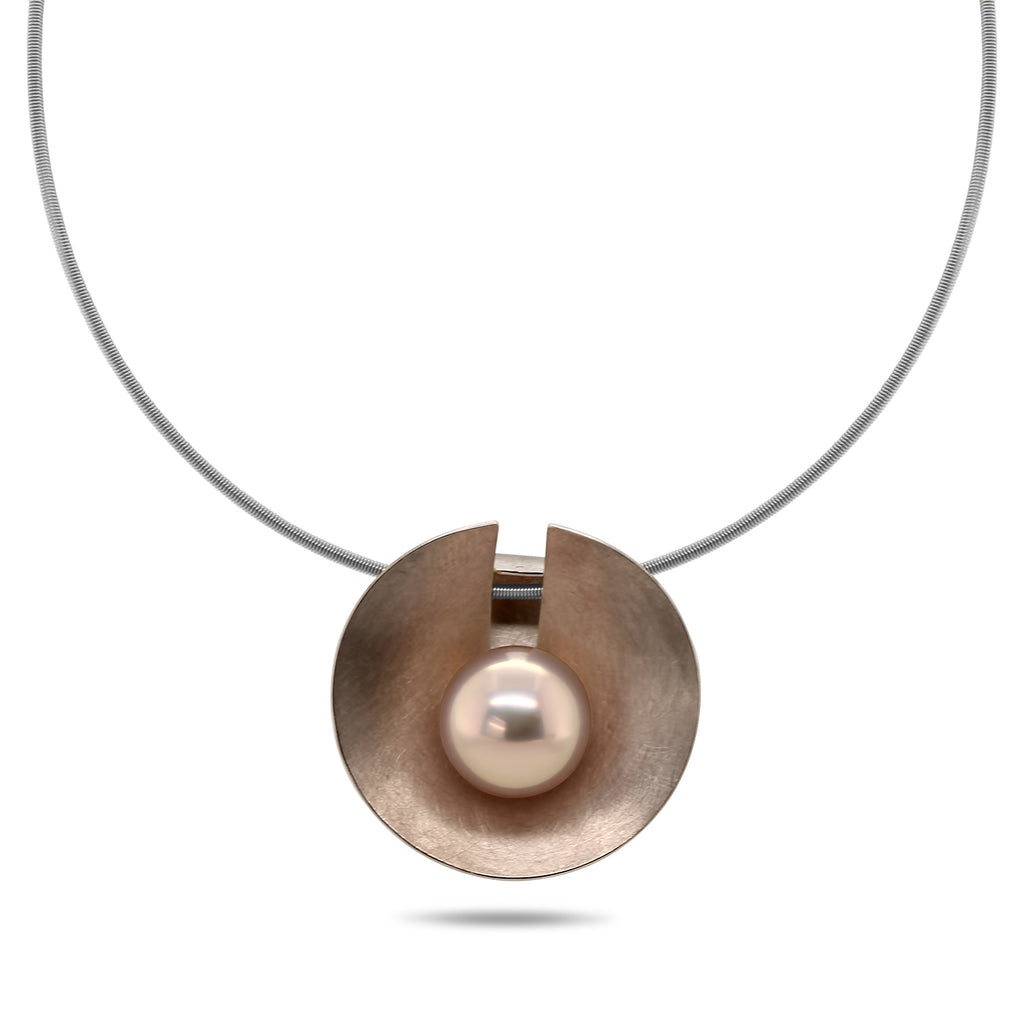 Cardillac - 18k White Gold Limpet Pearl Necklace - DESIGNYARD contemporary jewellery Dublin Ireland.