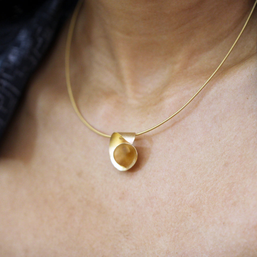 Cardillac - 18k Yellow Gold Crocus Necklace - DESIGNYARD contemporary jewellery Dublin Ireland.