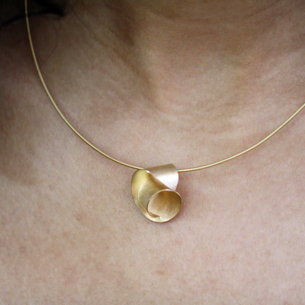 Cardillac - 18k Yellow Gold Crocus Necklace - DESIGNYARD contemporary jewellery Dublin Ireland.