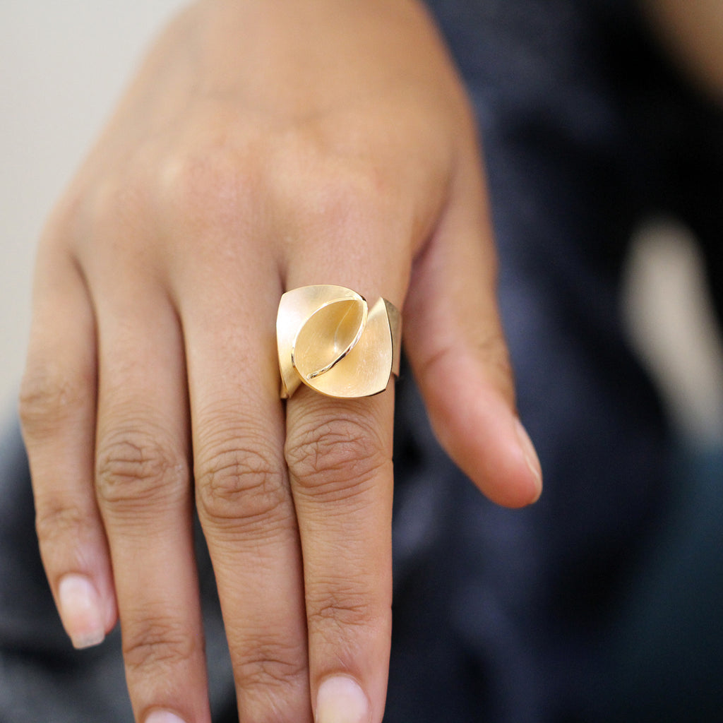 Cardillac - 18k Yellow Gold Iris statement Ring - DESIGNYARD contemporary jewellery Dublin Ireland.